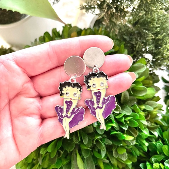 Betty Boop Dangle Earrings - Picture 3 of 4